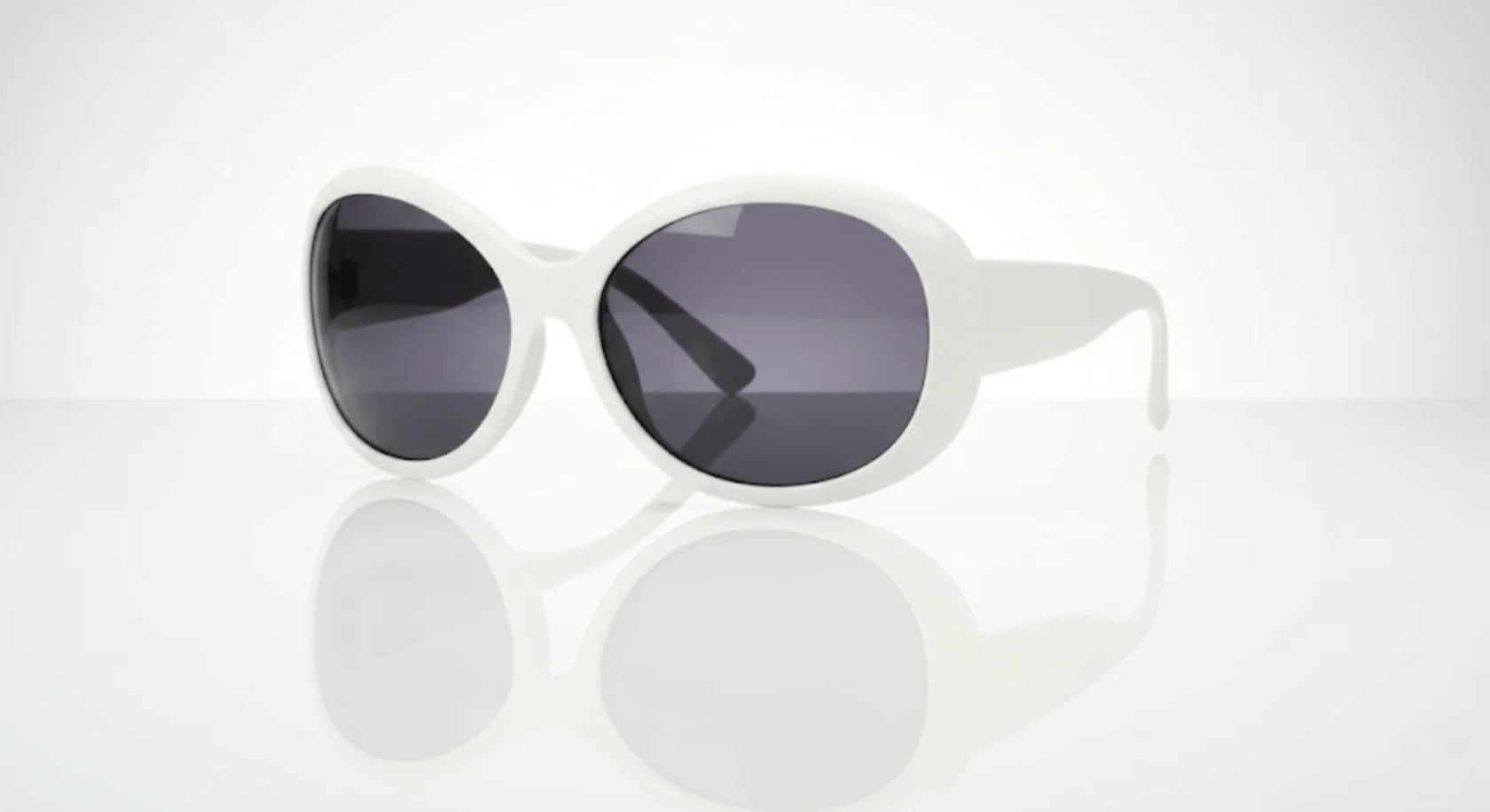 Chic Looks Sunglasses - Oversized Oval Frame - Image 4